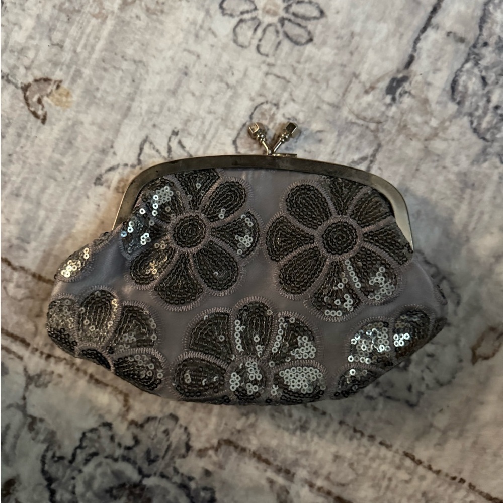 Elegant Gray Floral Sequin Clutch